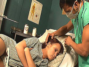 Ginecólogo sucia cogiendo a un Paciente en su sueño