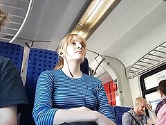 Хорошая блондинка в поезде