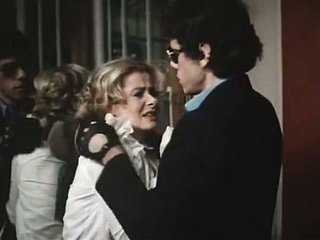 Verleidelijke Vintage Lady Veronica Hart wordt geneukt door geile kerel Robert Kerman in klassieke porno clip