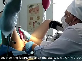 Girl diperiksa di ginekologi - orgasme ribut