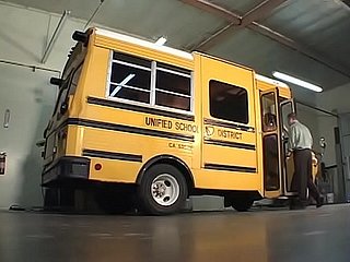 Schoolgirl fica foda no ônibus em casa ---- Ebony-Nice tits-bj.fuck e facial