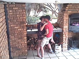 Spycam: pareja de alojamiento de auto -catering de CC TV follando en el porche delantero de dampen reserva natural