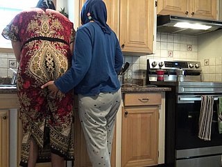Pasangan nance Arab asli di Marseille