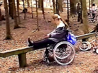 Niepełnosprawna dziewczyna twirp nadal seksowna.flv