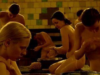 ロシアの女子グループの入浴
