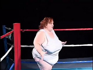 Cô gái Vest-pocket-sized Obese đang đẩy một dương vật giả trong Fruity Midget's Pussy