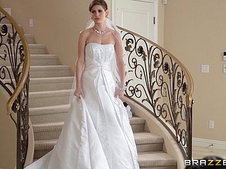 Geile bruid wordt geneukt hardcore doggystyle entry-way een trouwfotograaf