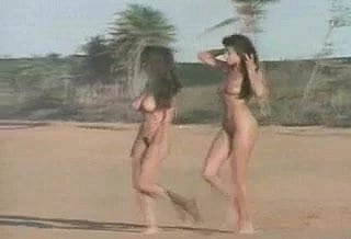 Dwie Nudist Strand Babes