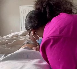 Raven milf verpleegster geneest grote lul met seks. Ik vond haar op meetxx. com