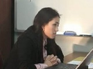 Koreaanse secretaris wordt geneukt en Fetish